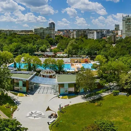 Urban Oasis Modern In The Heart Of The * Burgaz